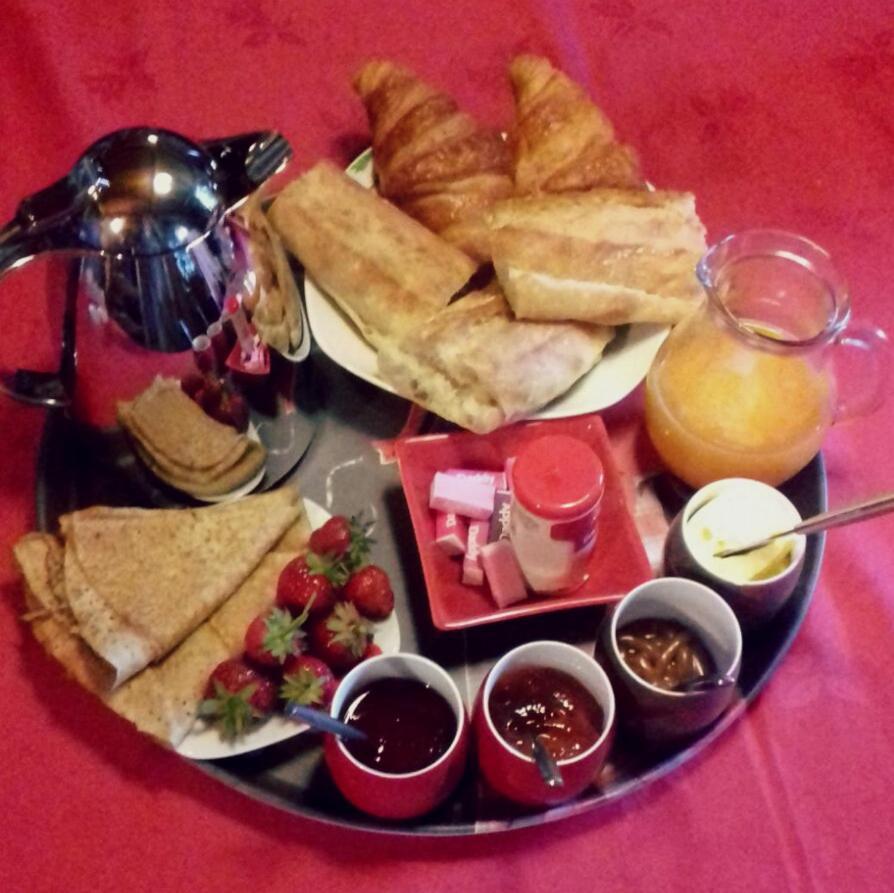 Bed and Breakfast Les Coquelicots Saint-Urbain  Exterior foto